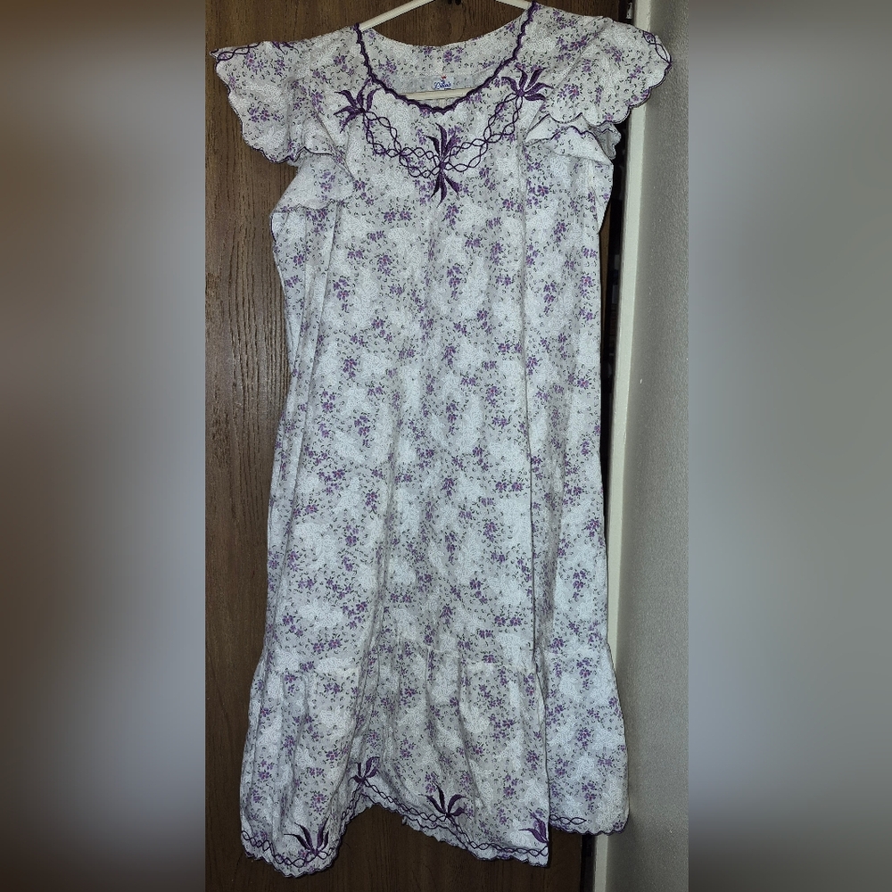 Vintage Purple Housecoat Floral  Prairie Cottage Core Lilas Embroidered New L